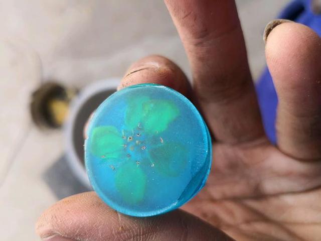 为什么树脂河流桌抛光到3000目仍未达到镜面效果？